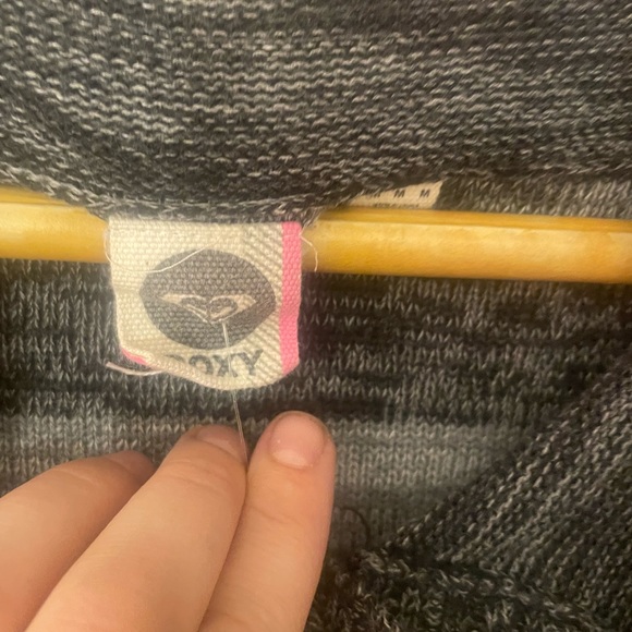 Ladies Roxy button up sweater - Picture 2 of 6